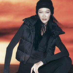 NWT Alo Gold Rush Black Puffer Vest